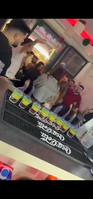 Open bar & tort shoturi