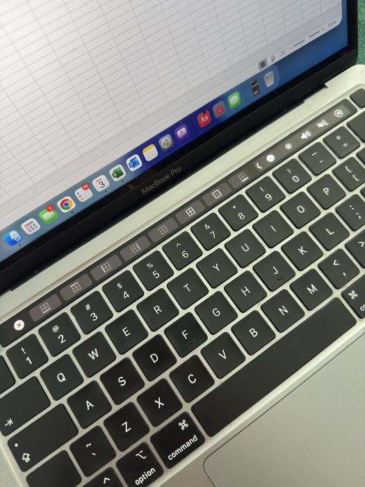 MacBook Pro M1 13” | 8GB RAM | 256GB SSD | Space Gray – Impecabil