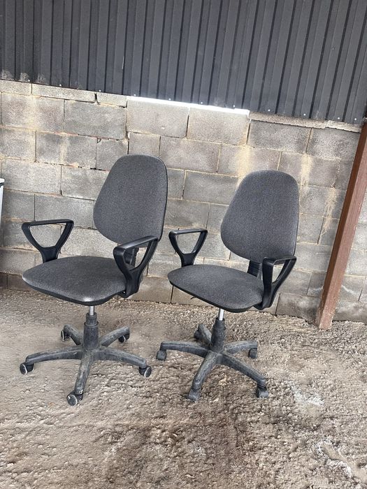 Шкаф и стул срочно продается