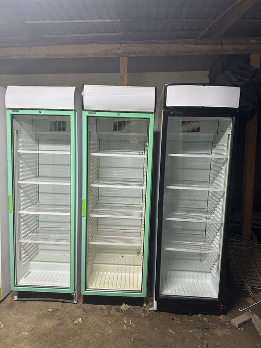 Продам витрины холодильники