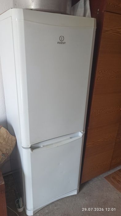 Холодильник бу продам