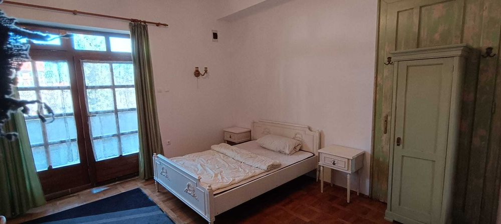 Inchiriez central garsoniera camera cu terasa in vila str Iorga