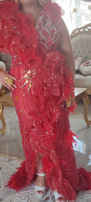 Rochie de vânzare făcută pe comanda purtata câteva ore preț 2500 lei