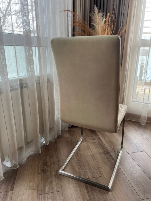 Комплект маса и столове