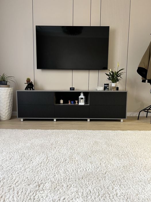 Продам вместительную тумбу ТВ