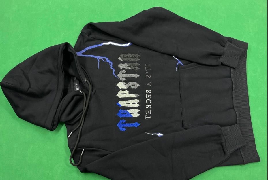 Vand hanorace trap star importate din U.S.A starea lor noi cu eticheta