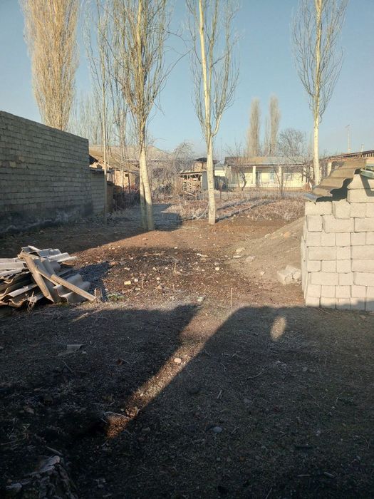 Yer sotiladi 4 sotik 5 mingdan kadastr bor bolib beriladi