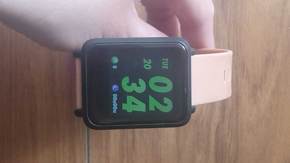 Ceas smartwatch deosebit AireeZ da-fit Fitness Tracker smartwatch