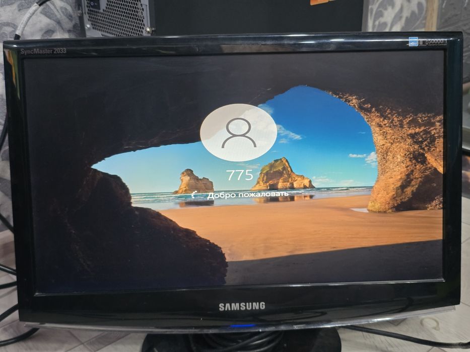 Монитор Samsung в хорошем состоянии