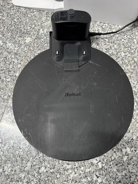 Aspirator robot iRobot i8 nu localizeaza statia