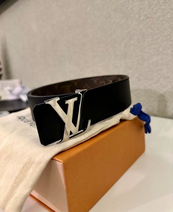 Curea 100% originala Louis Vuitton Initiales 40mm Reversible M9821