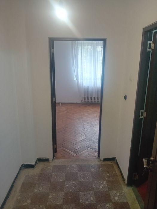 AP 3 Cam B-dul Traian la H-uri parter inalt 65mp balcon centrala boxa