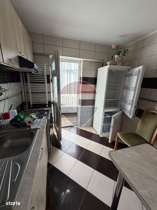 Apartament cu 3 camere de închiriat,Rovine