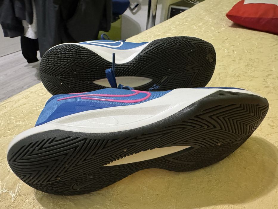 Продавам маратонки Nike PRECISION 6