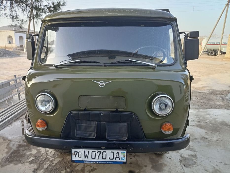 Uaz 452  sotiladi  1991  yil xolati  alo  2 ta  100 tali metani bor