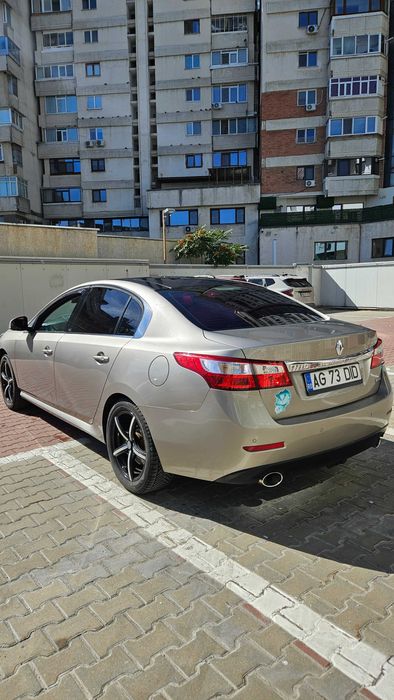 RENAULT Latitude 2011 — imagine 2
