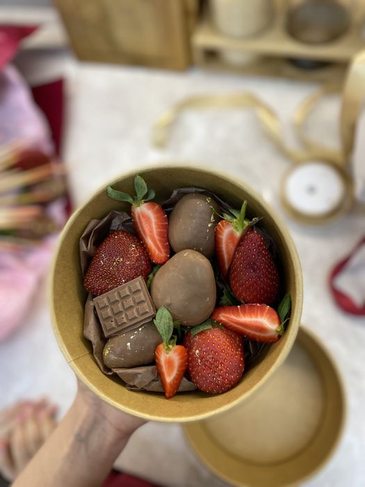 Клубника в шоколаде 3500тг