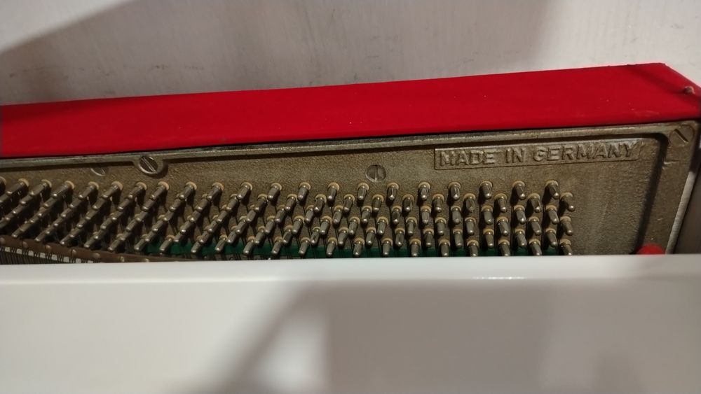 Fortepiano Germanskiy sotiladi xolati yaxshi.