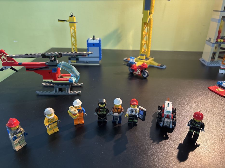 LEGO City 60216-Brigada de pompieri din centru