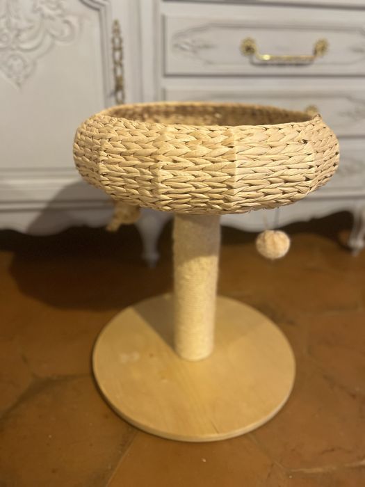 Culcus pisica cu stalp de zgariat in stare foarte buna