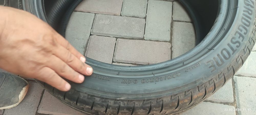 Продам летние шины 235/45/18