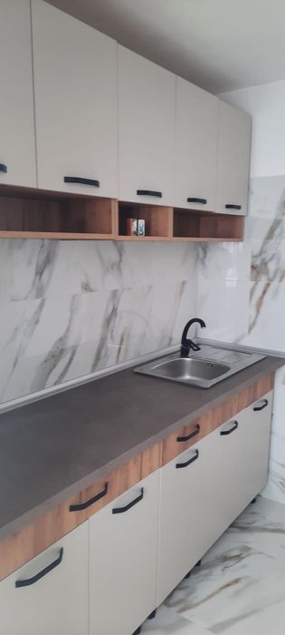 Inchiriez apartament cu 3 camere