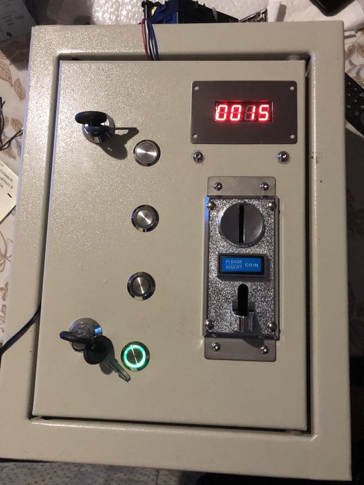 Табло с монетник и таймер.