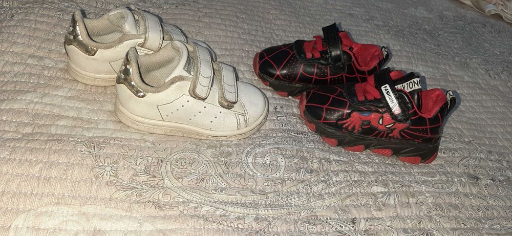 Детские кроссовки и басаножки