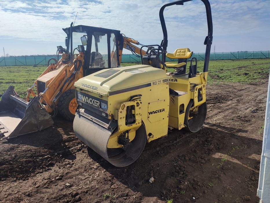 Inchiriez Cilindru Compactor Miniexcavator Bobcat Buldoexcavator CX1