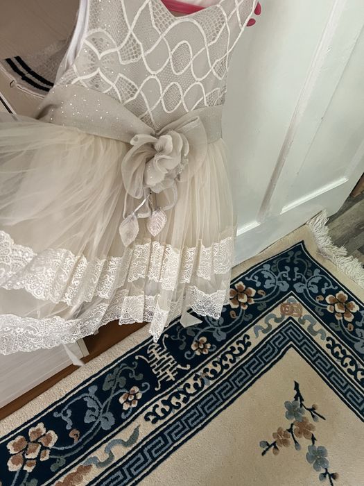 Платье для  девочки новое