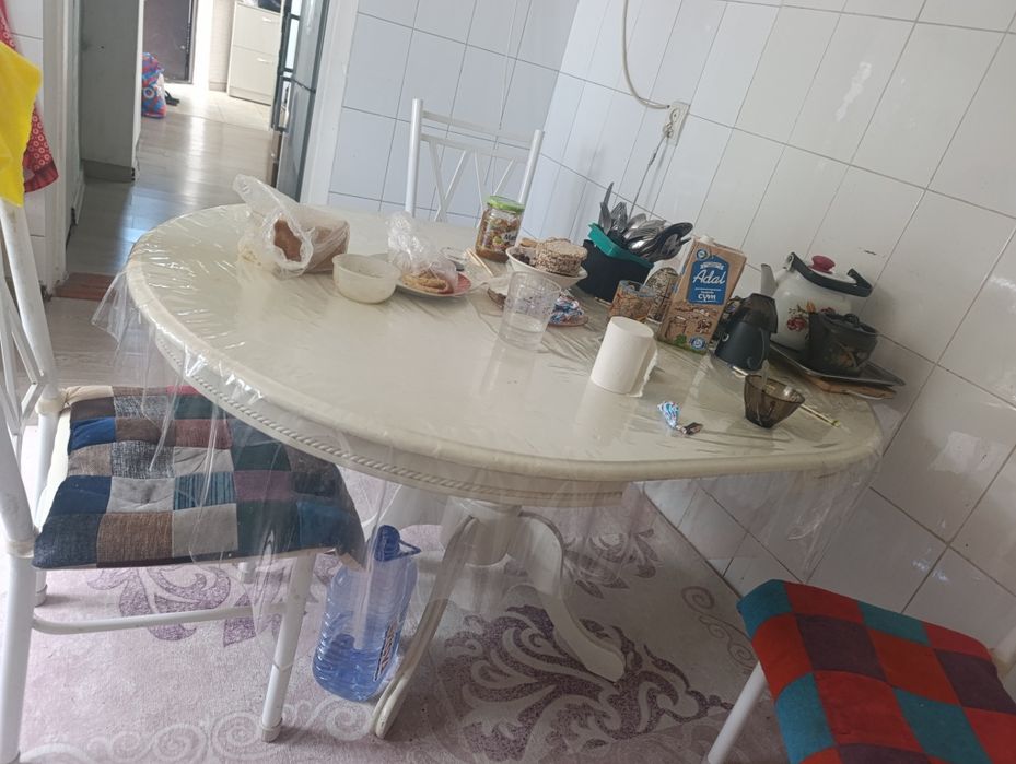 Стол продам не большой буу белый