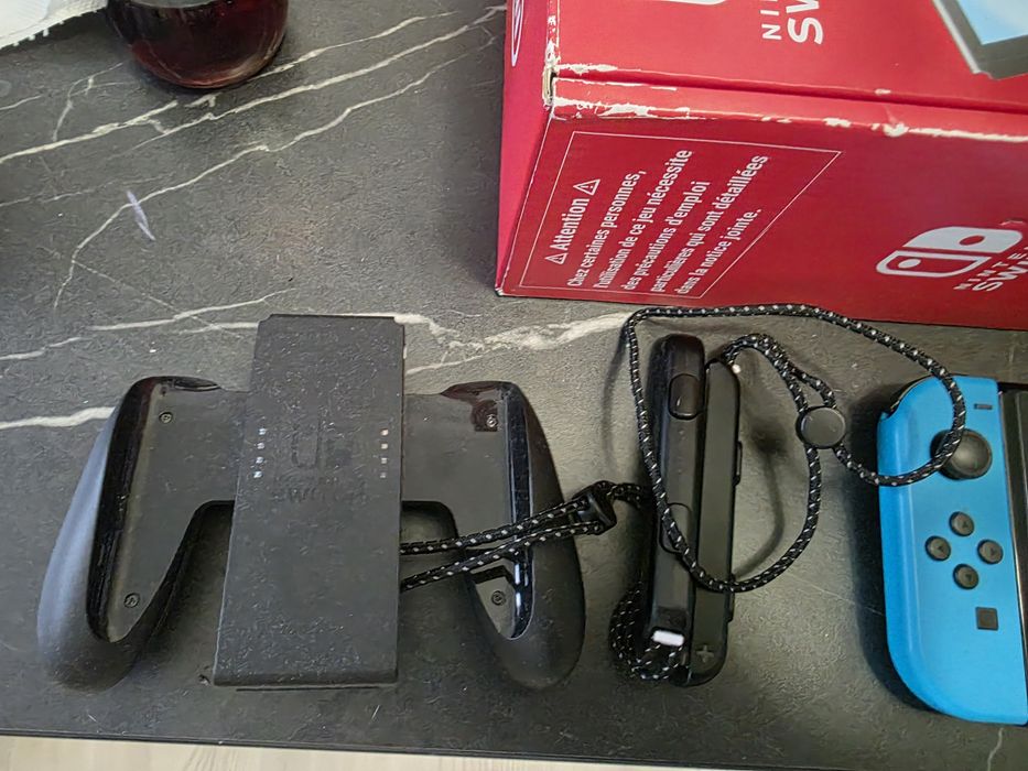 Vând Nintendo Switch OLED – modat – stare foarte bună – pachet complet