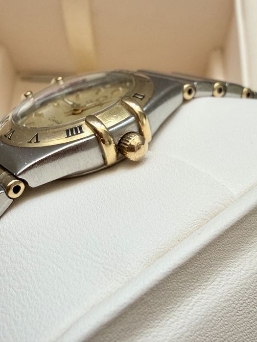 Ceas Omega Constellation Mini 24mm  de Damă – Bezel din Aur Masiv 18K – Linen Dial – Brățară Originală Omega