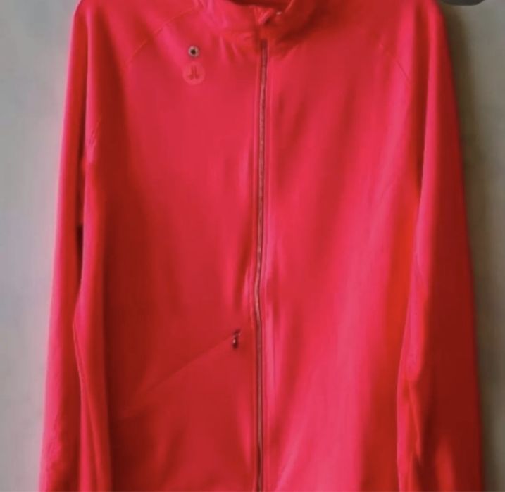 Продаю спортивную кофту р50-52.