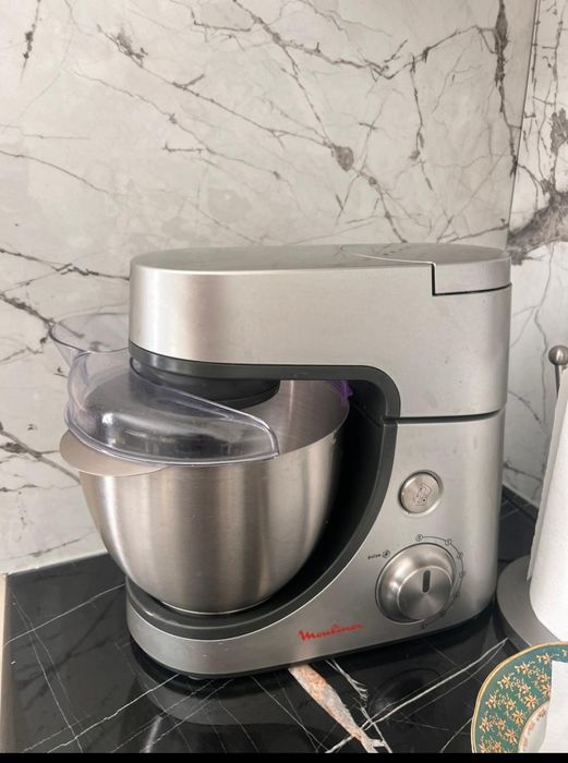 ас уйдегі көмекші