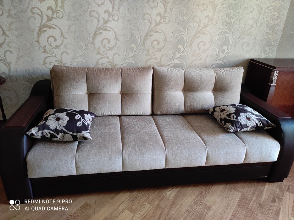 Диван пр-во Турция раскладной, отделка натуральная кожа, новый.