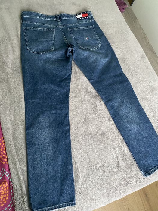 Продавам дънки Tommy jeans нови без етикет от внос. Размер 34х 32