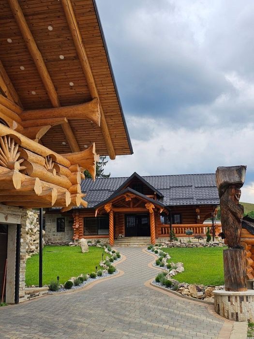 Cazare în Bucovina Complex din lemn rotund