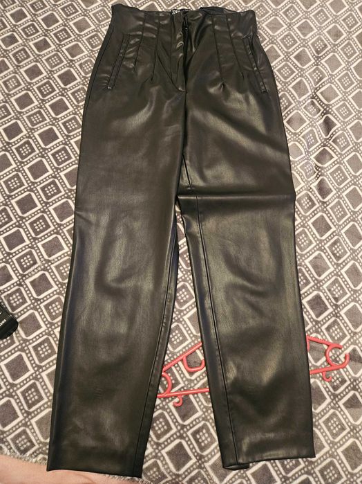 Pantaloni piele Zara,mari.ea M