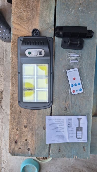 Lampa solară cu senzor miscare si telecomanda