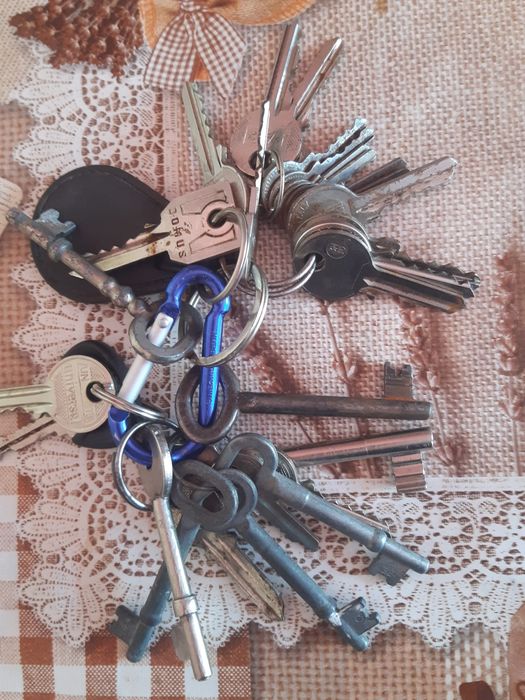 Vand diferite chei de usi in orasul Turda