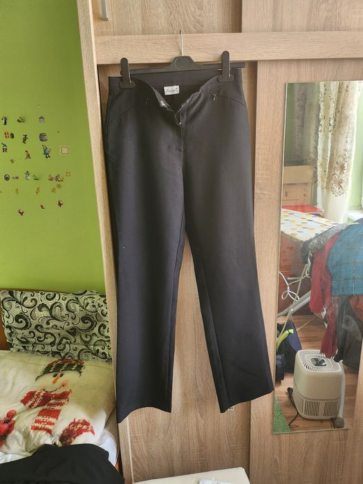 Pantaloni noi confecționați pentru UK