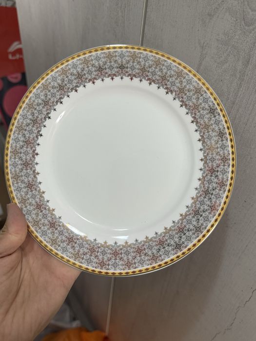 Красивый столовый сервиз