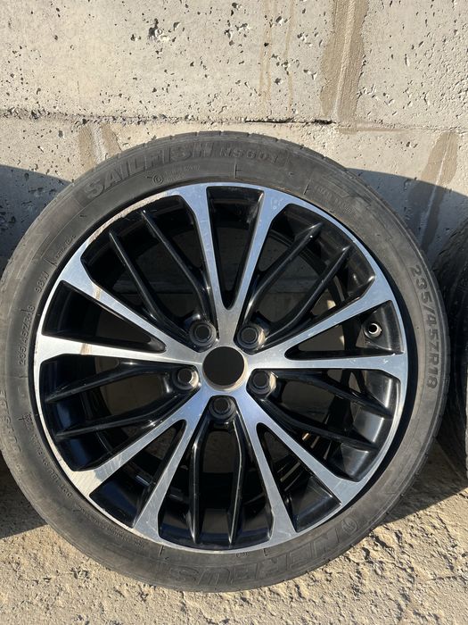 235/45/18 комплект