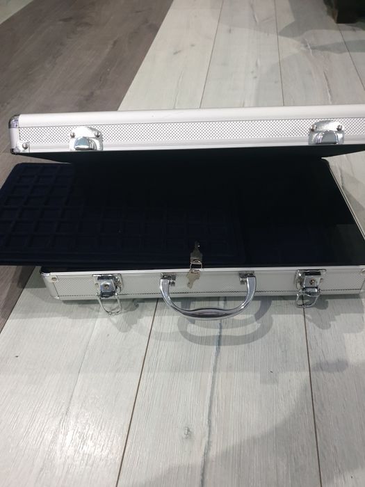 Алуминиев куфар за монети