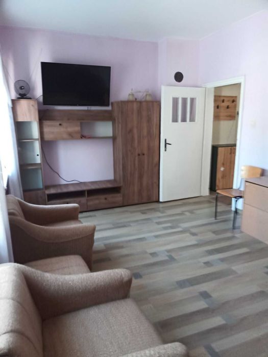 Дава се под наем Тристаен апартамент в Мездра - 80 кв.м за 298.86 € - Снимка #1