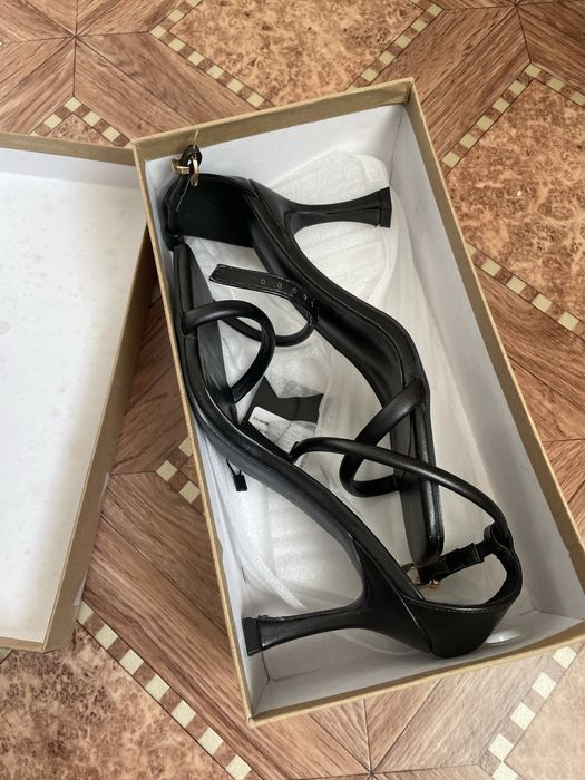 Босоножки Zara новые !