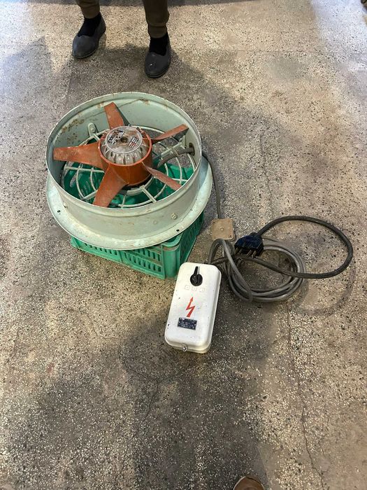 Вентилатор. Трофазен. Смуче и духа