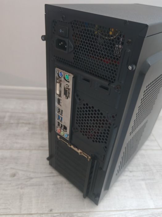 Настолен офис компютър i5 9400 256 GB SSD 8Gb RAM DD4