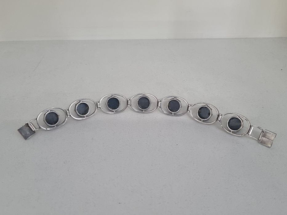 Красива стара сребърна гривна с 
 хематит